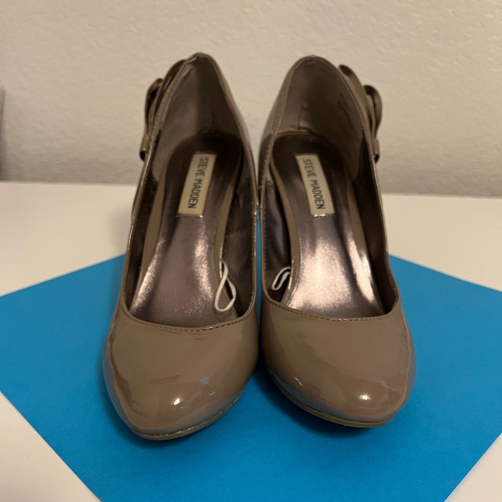 Steve Madden Libbi patent pump with heel bow detail